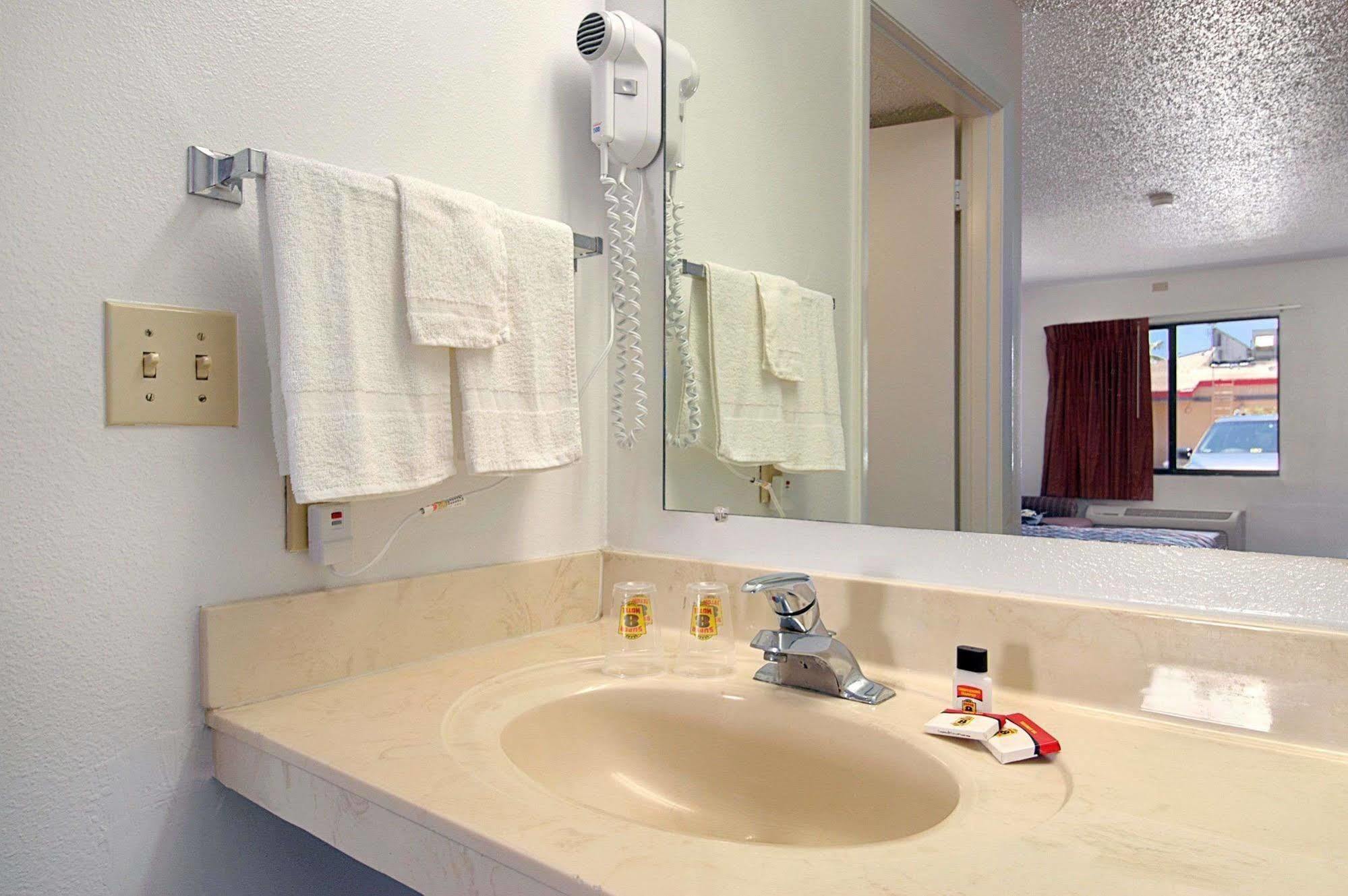 Super 8 By Wyndham Riviera Beach West Palm Beach Buitenkant foto